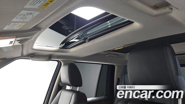 Land Rover Discovery 2010 — photo 26