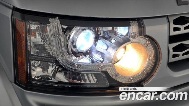 Land Rover Discovery 2010 — photo 8