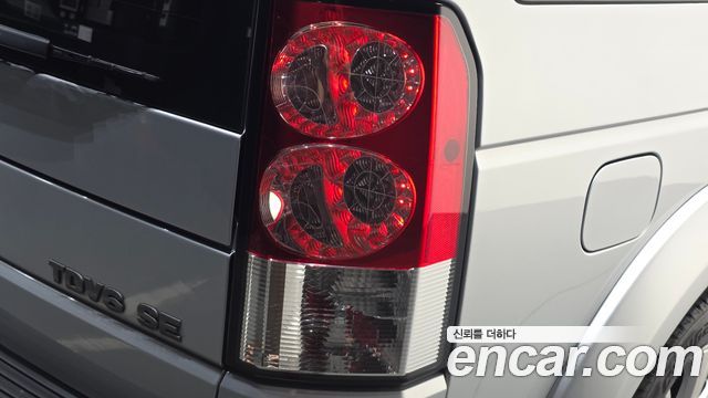 Land Rover Discovery 2010 — photo 9
