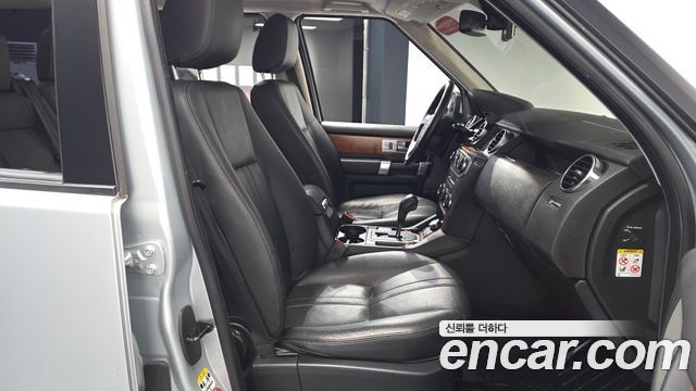 Land Rover Discovery 2010 — photo 16