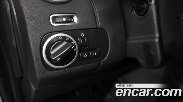 Land Rover Discovery 2010 — photo 30