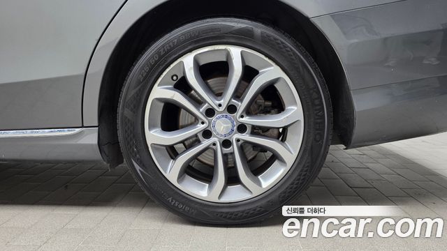 Mercedes-Benz C-Class 2017 — photo 7