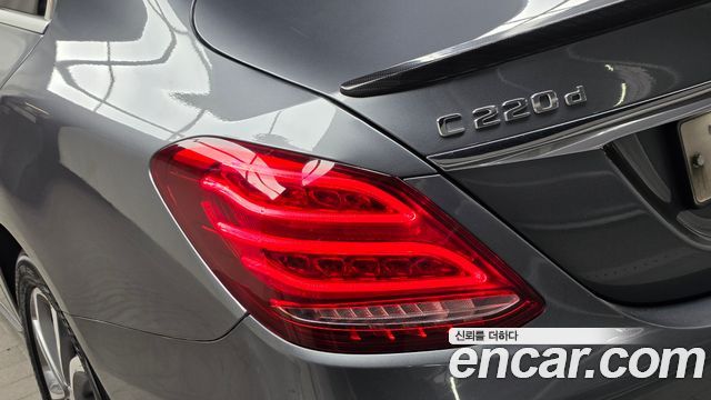 Mercedes-Benz C-Class 2017 — photo 9