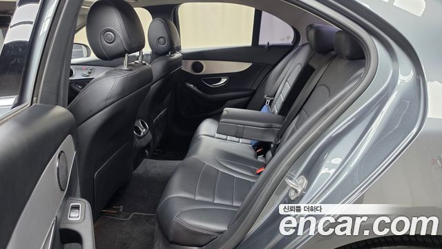 Mercedes-Benz C-Class 2017 — photo 16