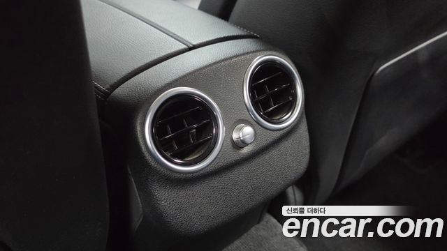Mercedes-Benz C-Class 2017 — photo 29