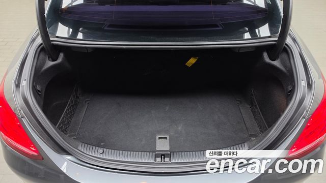 Mercedes-Benz C-Class 2017 — photo 31