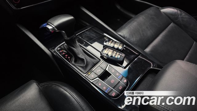 Kia K7 2018 — photo 9