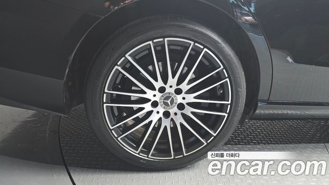 Mercedes-Benz C-Class 2023 — photo 5