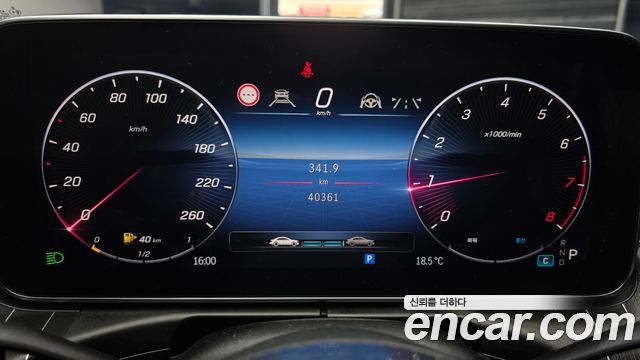 Mercedes-Benz C-Class 2023 — photo 11