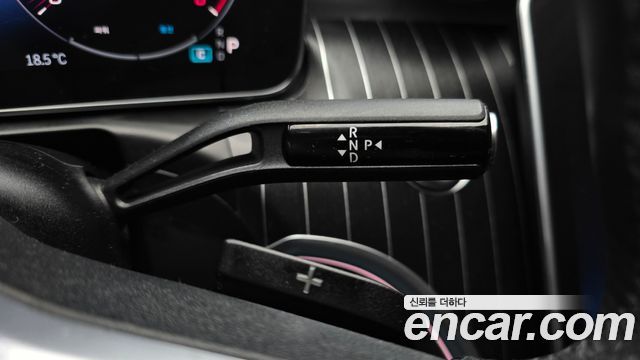 Mercedes-Benz C-Class 2023 — photo 12