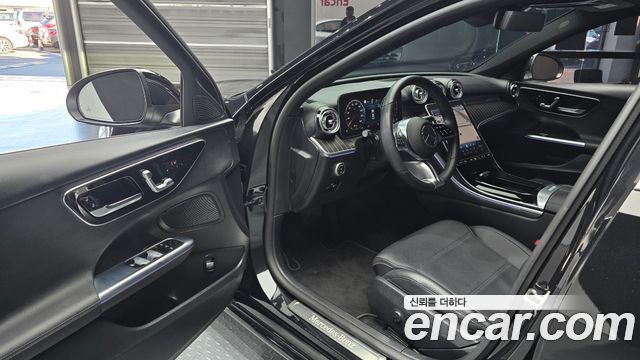 Mercedes-Benz C-Class 2023 — photo 13