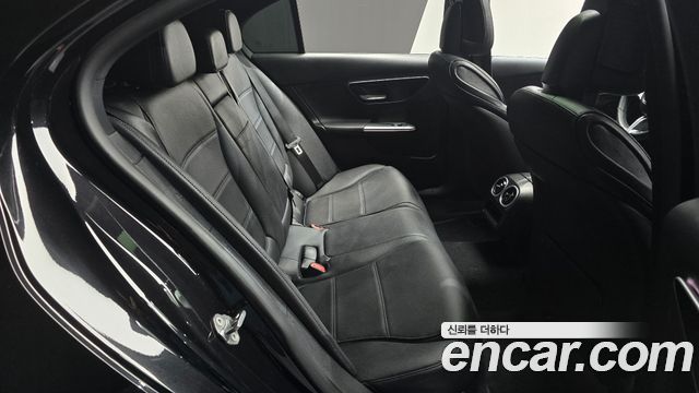 Mercedes-Benz C-Class 2023 — photo 17