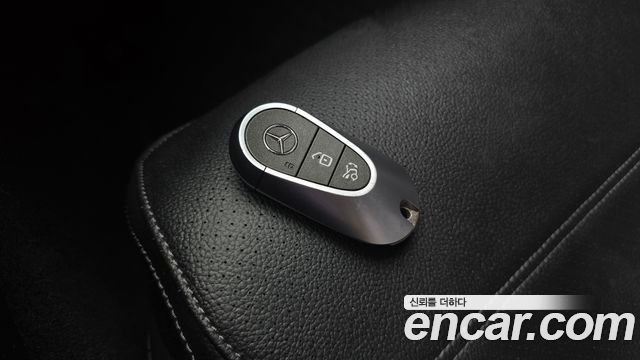 Mercedes-Benz C-Class 2023 — photo 25