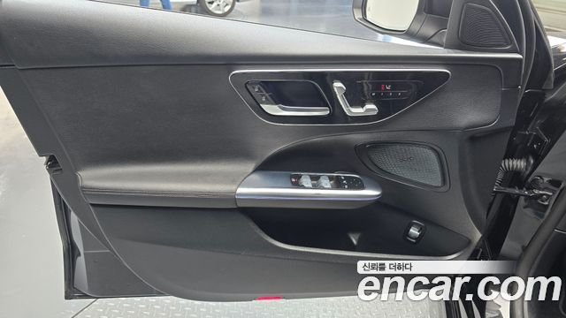 Mercedes-Benz C-Class 2023 — photo 14