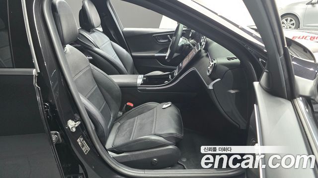 Mercedes-Benz C-Class 2023 — photo 16