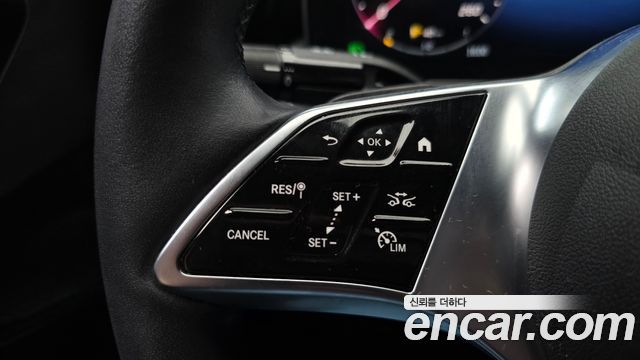 Mercedes-Benz C-Class 2023 — photo 27
