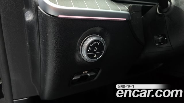 Mercedes-Benz C-Class 2023 — photo 30