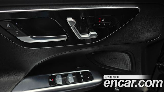 Mercedes-Benz C-Class 2023 — photo 31
