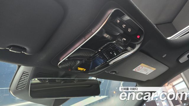 Mercedes-Benz C-Class 2023 — photo 32