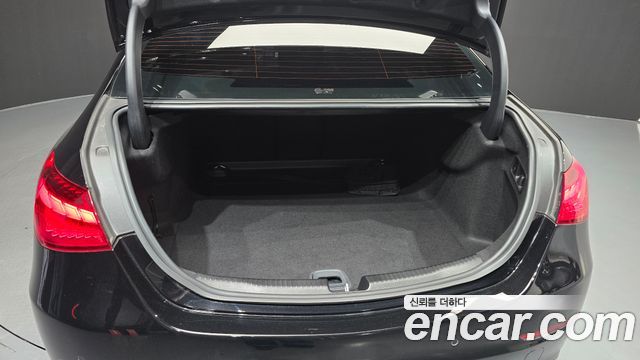 Mercedes-Benz C-Class 2023 — photo 35