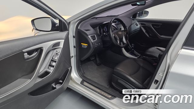 Hyundai AVANTE 2015 — photo 13
