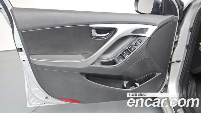 Hyundai AVANTE 2015 — photo 14