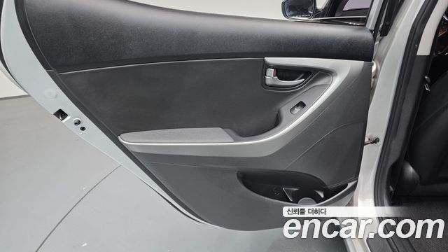 Hyundai AVANTE 2015 — photo 15