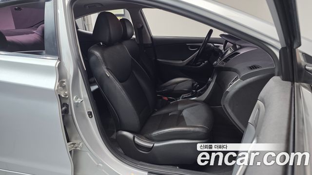 Hyundai AVANTE 2015 — photo 16