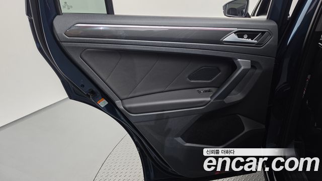 Volkswagen Tiguan 2022 — photo 15
