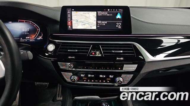 BMW 5-Series 2020 — photo 18