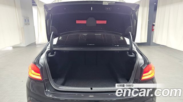 BMW 5-Series 2020 — photo 24