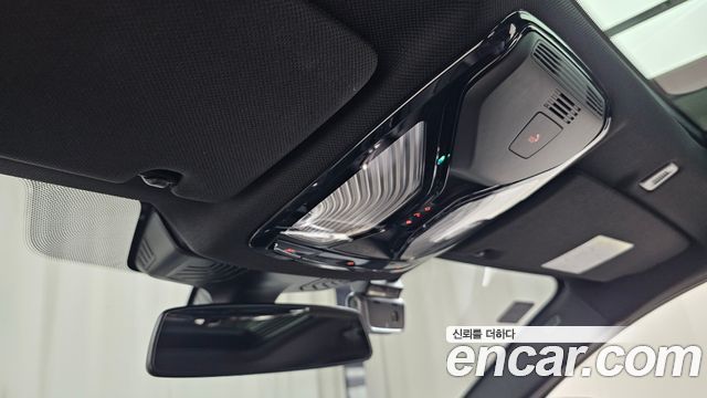 BMW 5-Series 2020 — photo 25