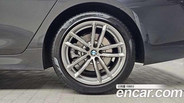 BMW 5-Series 2020 — photo 7