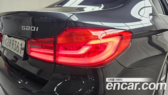 BMW 5-Series 2020 — photo 9