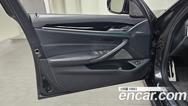 BMW 5-Series 2020 — photo 14