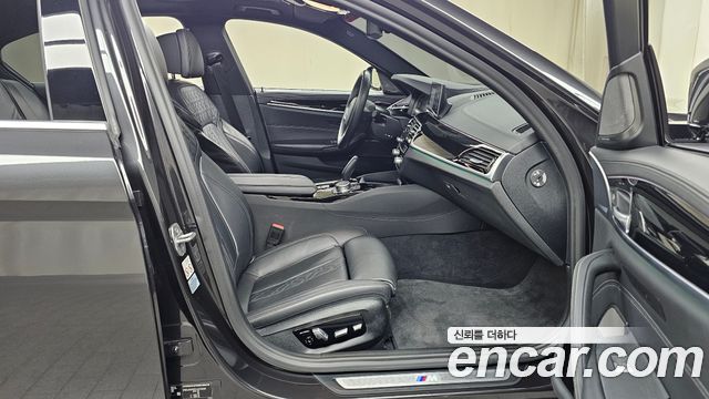 BMW 5-Series 2020 — photo 16