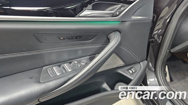 BMW 5-Series 2020 — photo 28