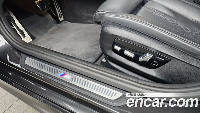 BMW 5-Series 2020 — photo 32