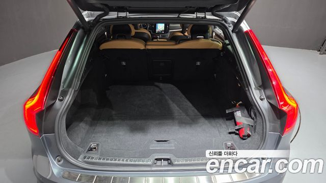 Volvo V90 2018 — photo 20