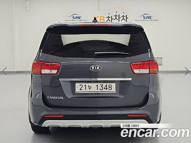 Kia Canival 2018 — photo 3