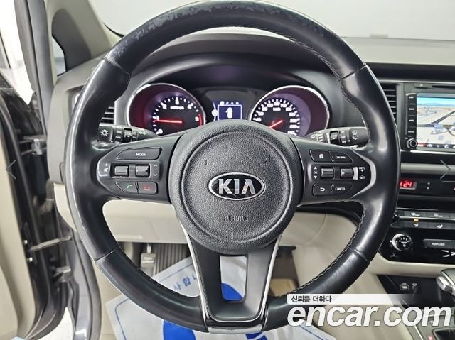 Kia Canival 2018 — photo 9