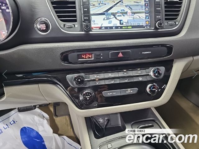 Kia Canival 2018 — photo 10
