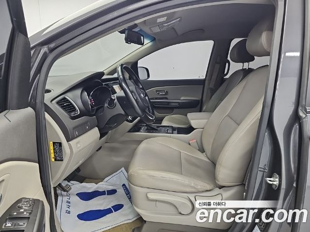 Kia Canival 2018 — photo 11