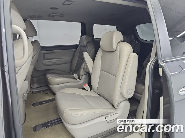 Kia Canival 2018 — photo 12