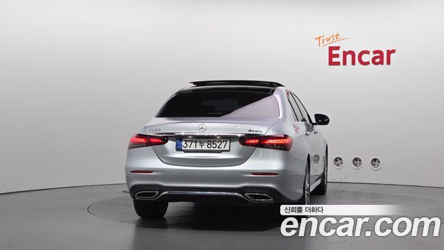 Mercedes-Benz E-Class 2022 — photo 4
