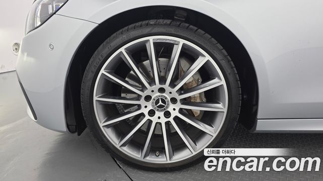 Mercedes-Benz E-Class 2022 — photo 5