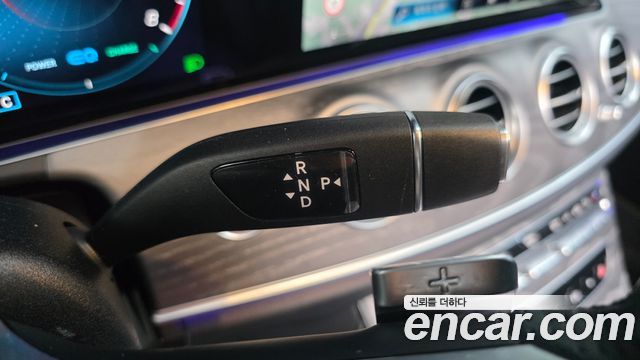 Mercedes-Benz E-Class 2022 — photo 12