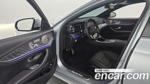 Mercedes-Benz E-Class 2022 — photo 13