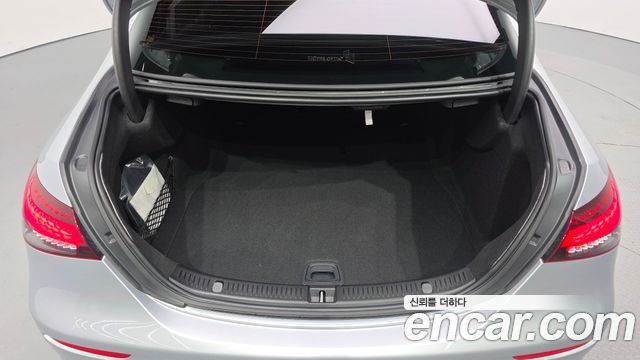 Mercedes-Benz E-Class 2022 — photo 24