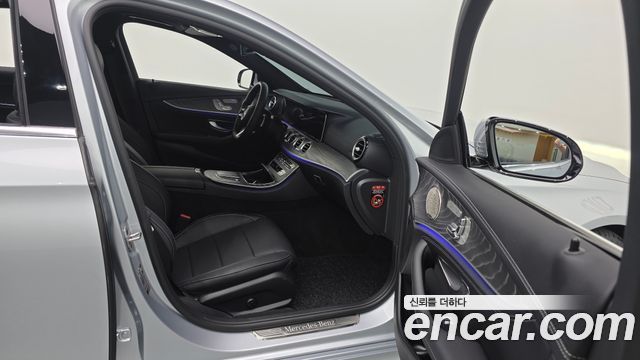 Mercedes-Benz E-Class 2022 — photo 25